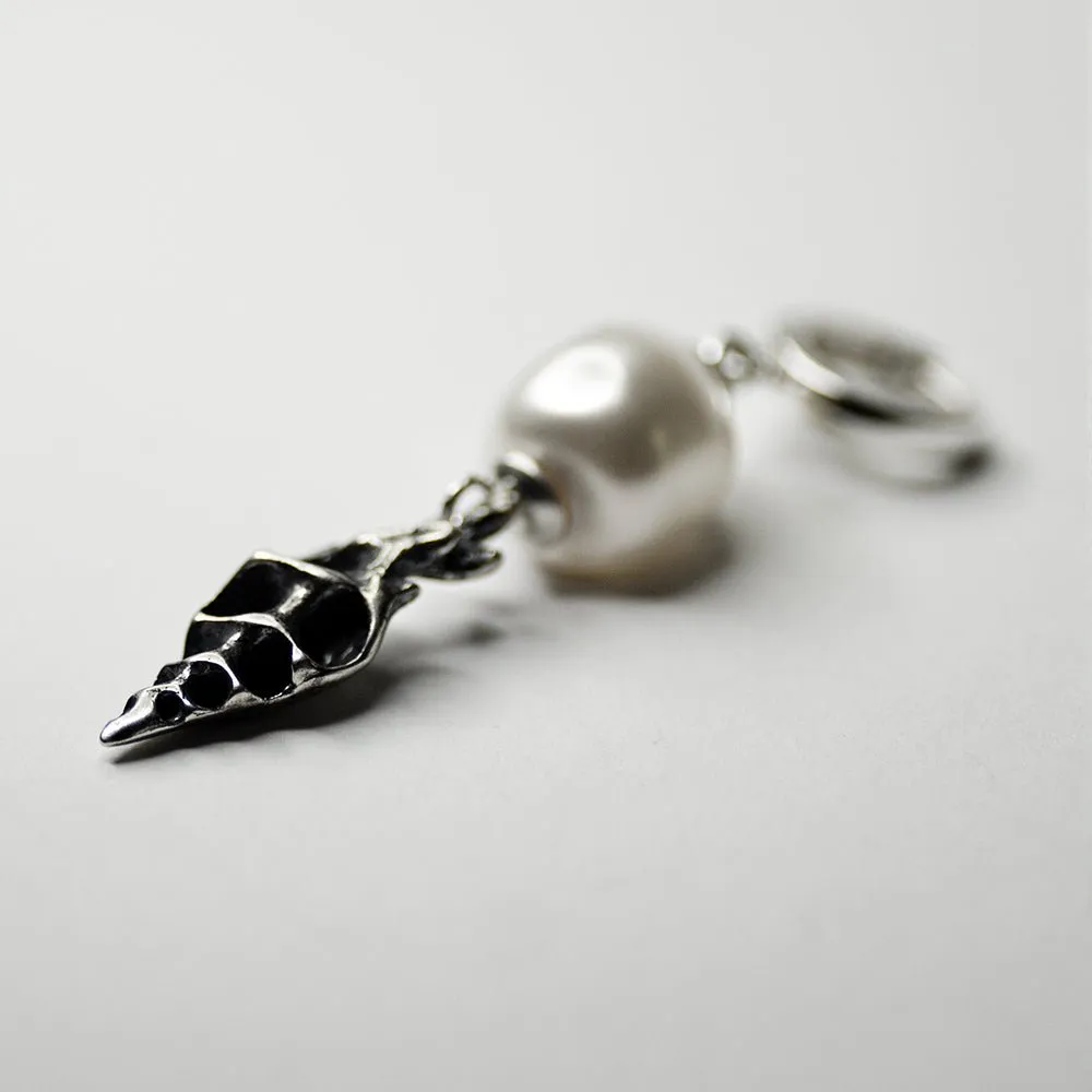 Dimidium Pearl earring